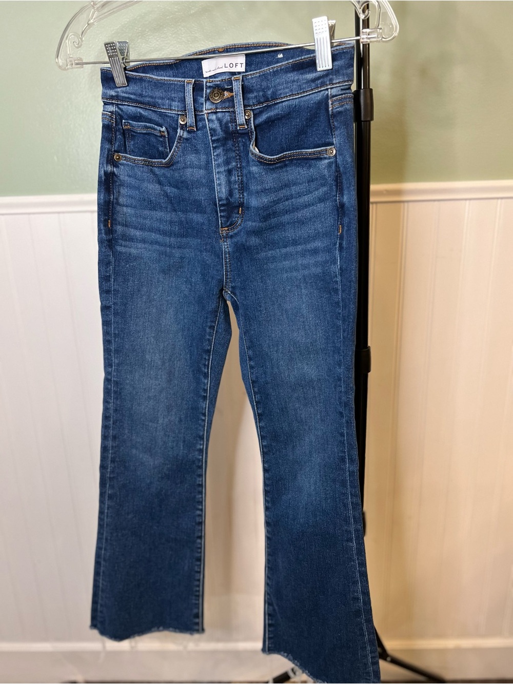 EUC-LOFT Blue High-Rise Flare Crop Jeans With Frayed Hem. Size 25 / 0